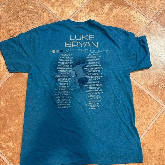 2016-2017 Luke Bryan concert t-shirt small KILL THE LIGHTS blue short sleeve - Picture 2 of 3